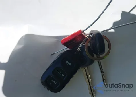 2001 Toyota Avalon Xls from USA, damaged, VIN 4T1BF28BX1U170638